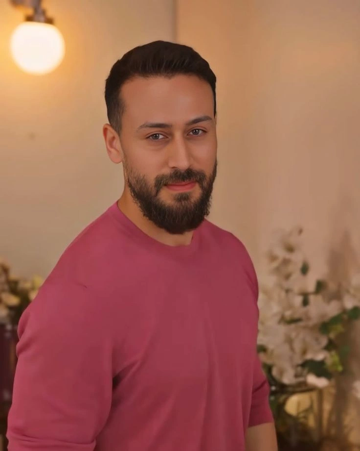 tiger shroff hairstyle