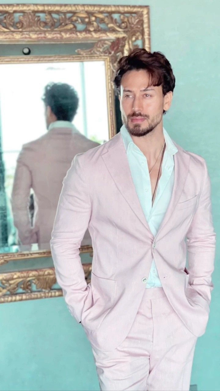 tiger shroff hairstyle